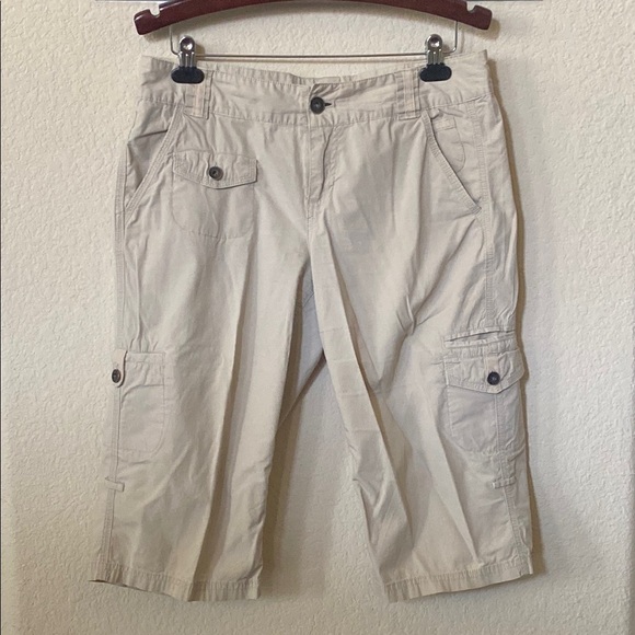 DKNY Light Tan Cargo Capri Pants Size 10 - Picture 1 of 7